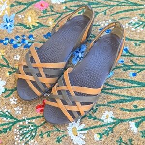 CROCS Huarache Black Brown Flat Strappy Soft Ballet Sandals 6